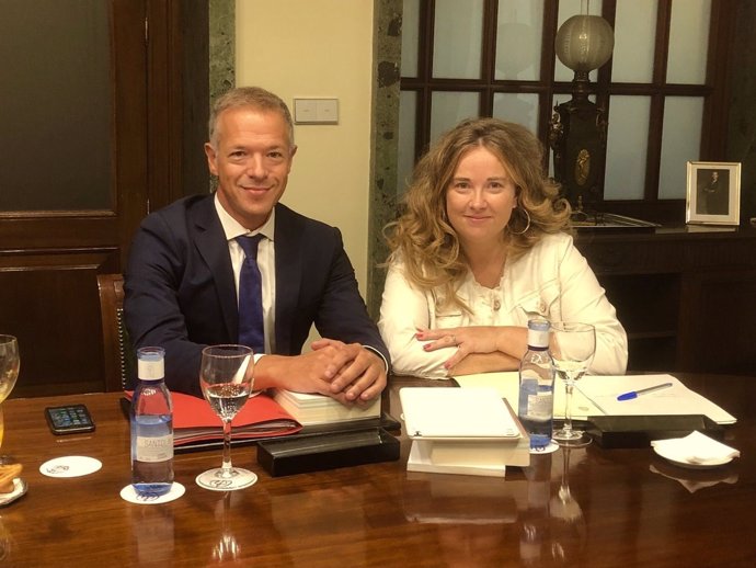 Ander Gil, portavoz del PSOE en el Senado, y Cristina Ayala, portavoz adjunta PP