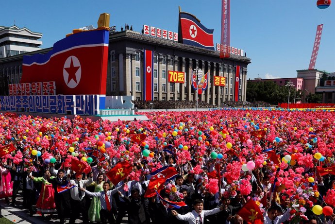 Desfile con motivo del 70 aniversario de Corea del Norte