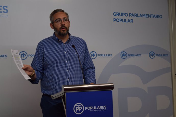 El portavoz del Grupo Parlamentario Popular, Víctor Martínez