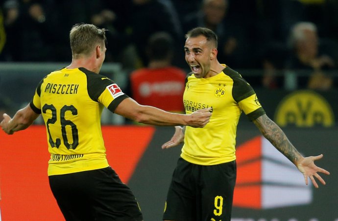 Paco Alcácer celebra un gol con el Borussia Dortmund el día de su debut