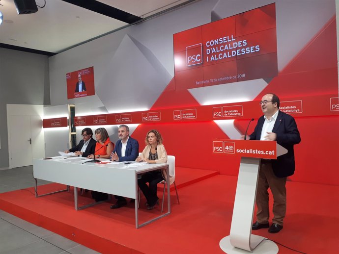 El líder del PSC, Miquel Iceta, interviene en el Consejo de Alcaldes del partido