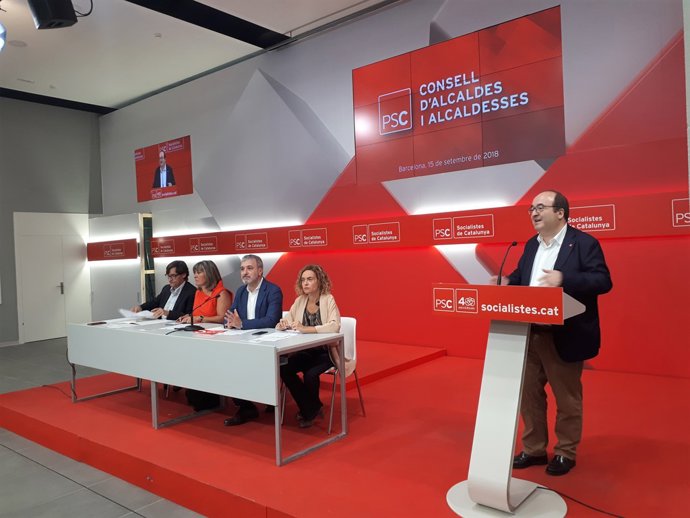 El líder del PSC, Miquel Iceta, intervé al Consell d'Alcaldes del partit