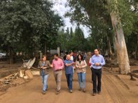 Junta anuncia medidas para paliar daños y mantiene un operativo de limpieza tras el desbordamiento en Riofrío (Granada)