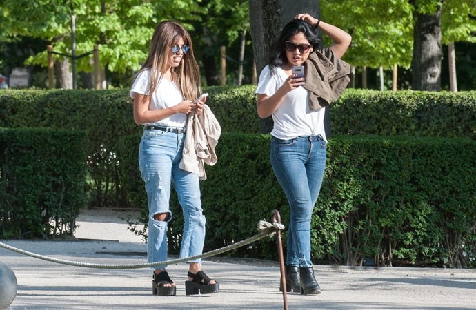 ISA PANTOJA, CON AMIGAS, DE TURISMO POR MADRID      (Foto De ARCHIVO)    27/04/2