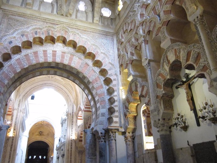 Interior de la Mezquita-Catedral de Córdoba                   