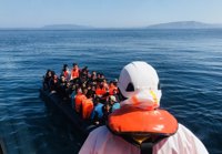 Ascienden a 93 personas las rescatadas este sábado de dos pateras en aguas del Estrecho