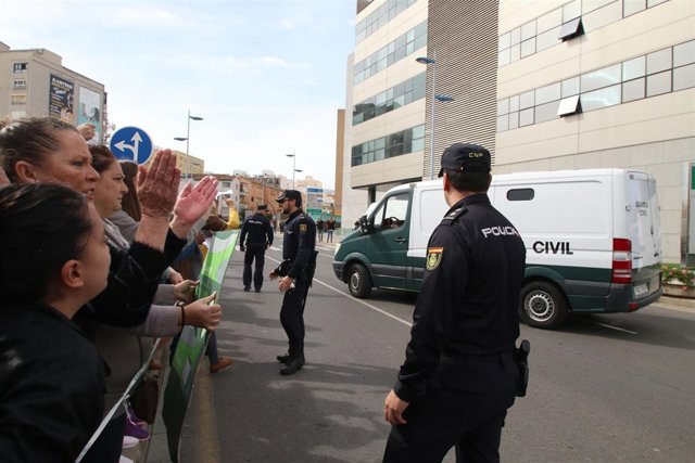 Furgón en el que la Guardia Civil devuelve a Ana Julia Quezada a la Comandancia 
