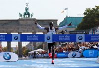 Eliud Kipchoge destroza el récord mundial de maratón en Berlín