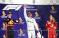Hamilton brilla en la noche de Singapur y es más líder; Alonso y Sainz, séptimo y octavo