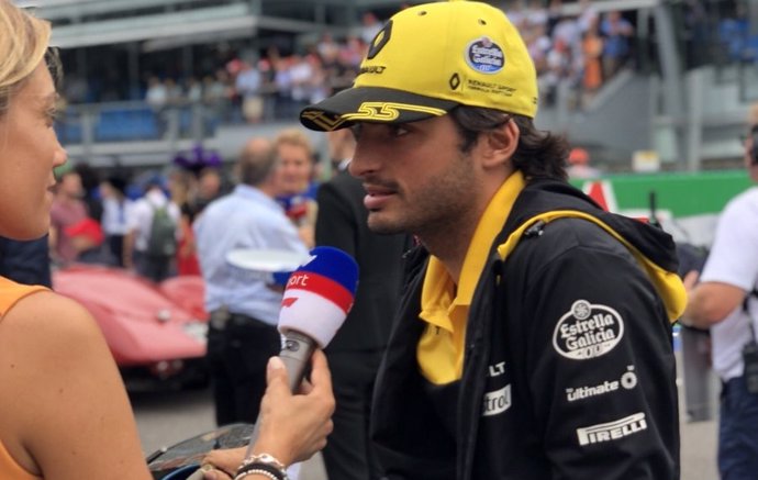 Carlos Sainz (Renault), durante una entrevista en el circuito de Monza