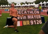 El francés Kevin Mayer bate en casa el récord del mundo de decatlón