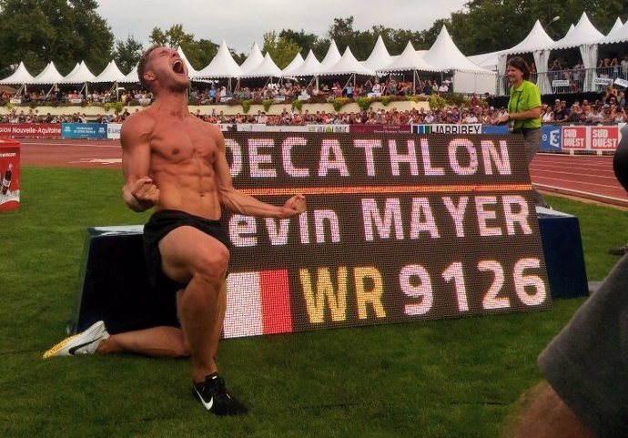 Kevin Mayer, tras batir el récord del mundo de decatlón