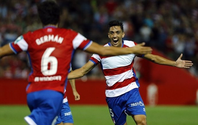 Antonio Puertas celebra un gol con el Granada CF