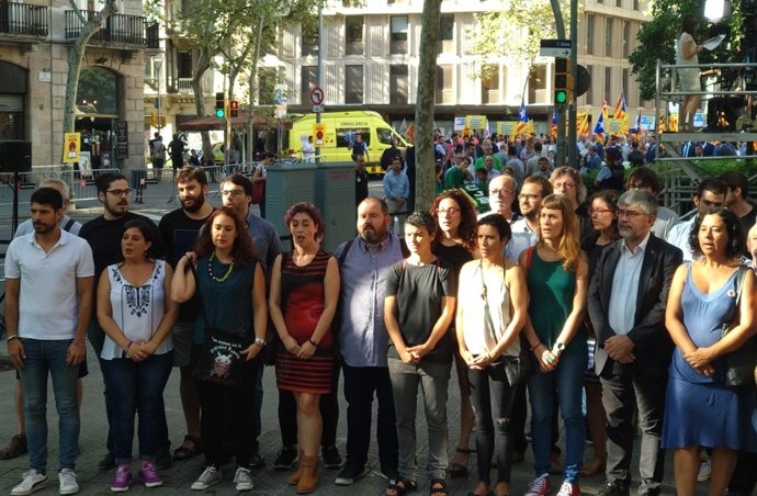 Podem en l'ofrena floral de la Diada
