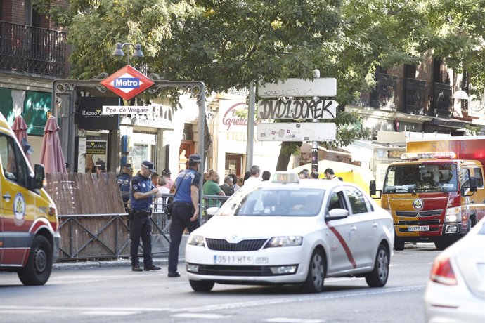 Evacuació d'un tren del Metro de Madrid 