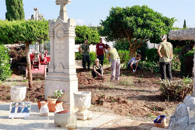 Fosa común en el cementerio de Marratxí