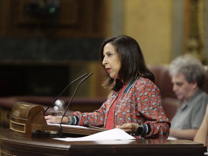 La ministra de Defensa, Margarita Robles, en el Pleno del Congreso