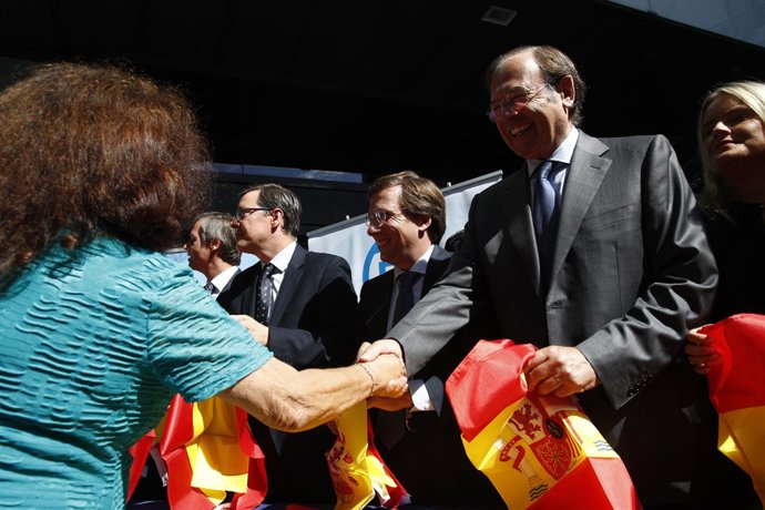 El PP de Madrid inicia la seva campanya Posa una bandera en la teva balconada
