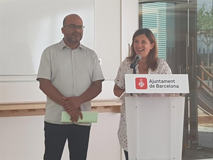 El comisionado M.A.Essomba y la t.Alcalde L.Ortiz