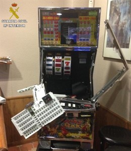 Máquina tragaperras forzada por robo