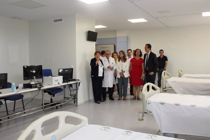 La consejera de Salud visita el Hospital Torrecárdenas 