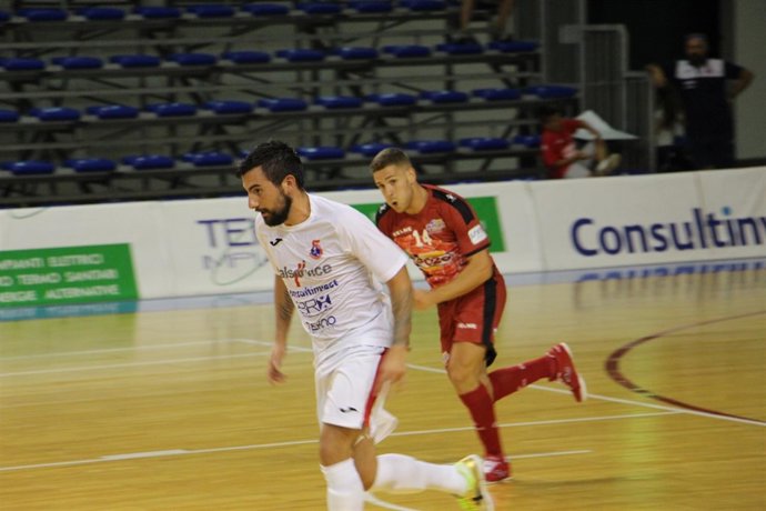 Fernan en un amistoso de pretemporada con ElPozo Murcia FS