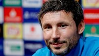 Van Bommel: "Para venir a perder en Barcelona nos habríamos quedado en casa"