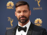 Ricky Martin asegura en los premios Emmys que su rol en serie sobre Versace es "sueño hecho realidad"