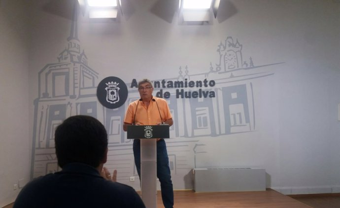 Juan Manuel Arazola, en rueda de prensa tras dejar su acta de concejal. 