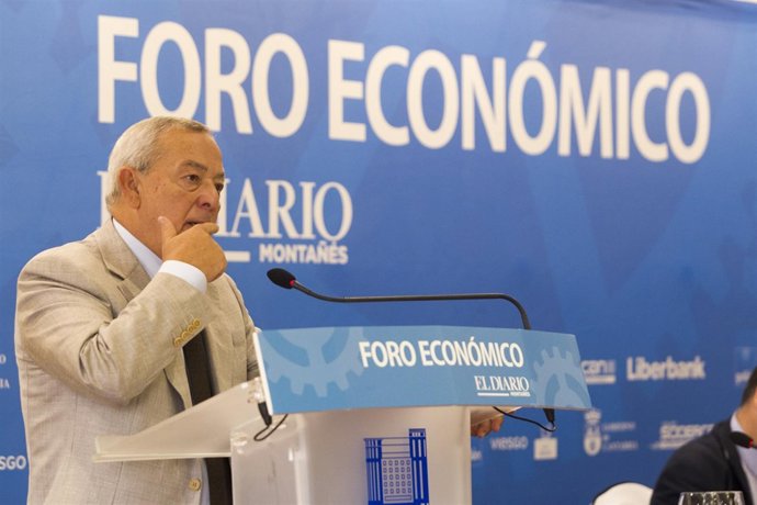 Carlos Solchaga en el foro económico del Diario Montañés 