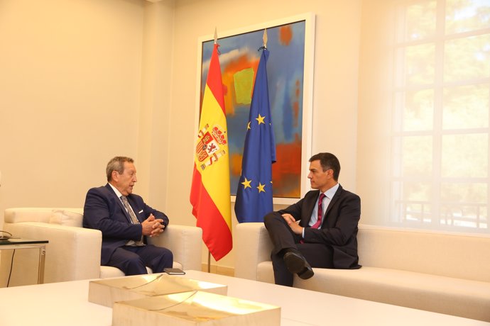 Pedro Sánchez y Vinicio Cerezo, secretario general del SICA