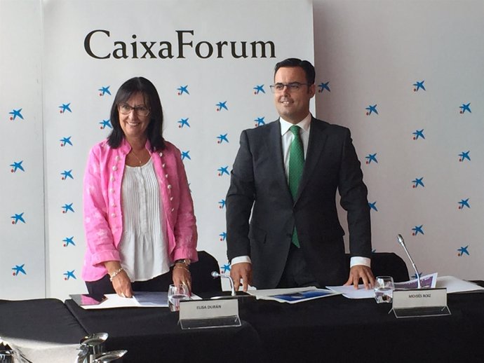 Director de CaixaForum Sevilla y la directora de Fundación Bancaria 'La Caixa'