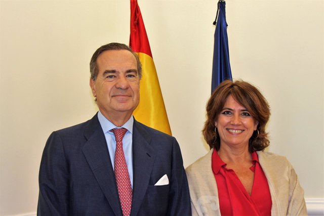 El decano del ICAM y la ministra de Justicia, Dolores Delgado