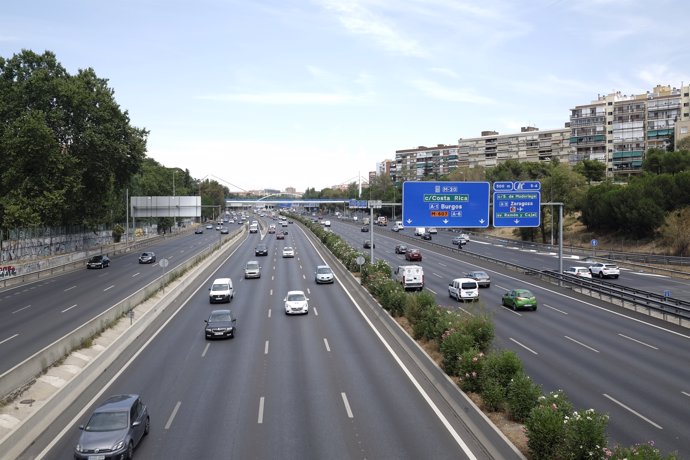 Fotos de recurso de coches, taxis, VTC, gruas, tráfico, carreteras, autovías