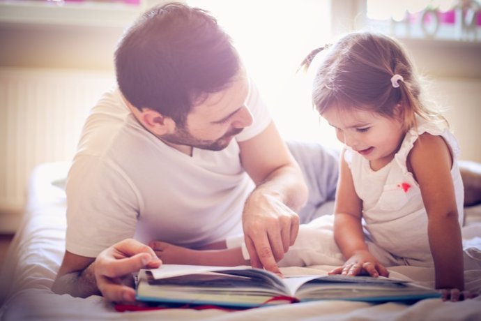 Leer, lectura, padre, hija, libro