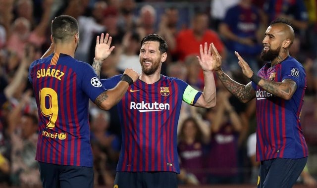 Messi celebra su hat-trick en el estreno en Champions