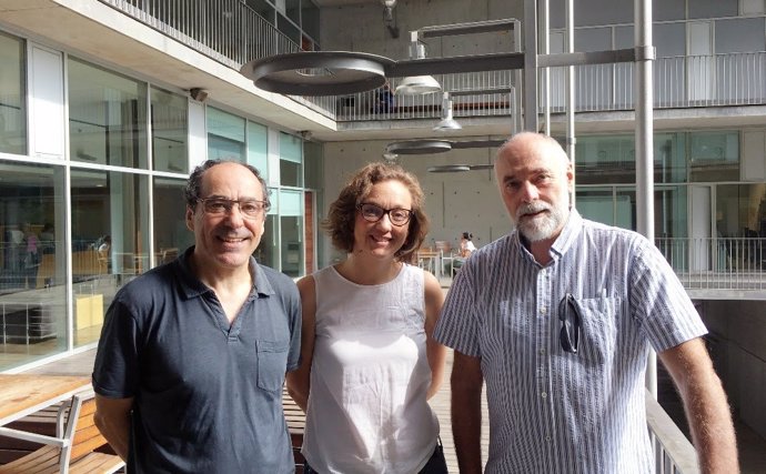 Els investigadors Jordi Alonso, María Jesús Blasco, Víctor Pérez