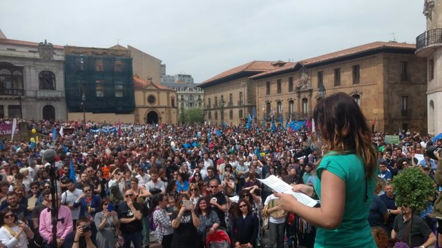 La actriz Maria Cotiello lee el manifiesto de la Xunta Pola defensa del asturian