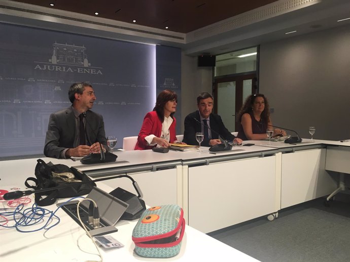 Rueda de prensa de lide amilibia y jonan fernadez  del gobierno vasco
