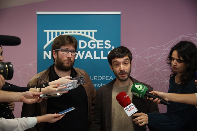 Pablo Bustinduy y Miguel Urbán en la conferencia internacional Bridges Not Walls