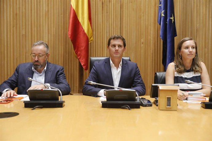 El presidente de Ciudadanos, Albert Rivera, preside la reunión de su grupo parla