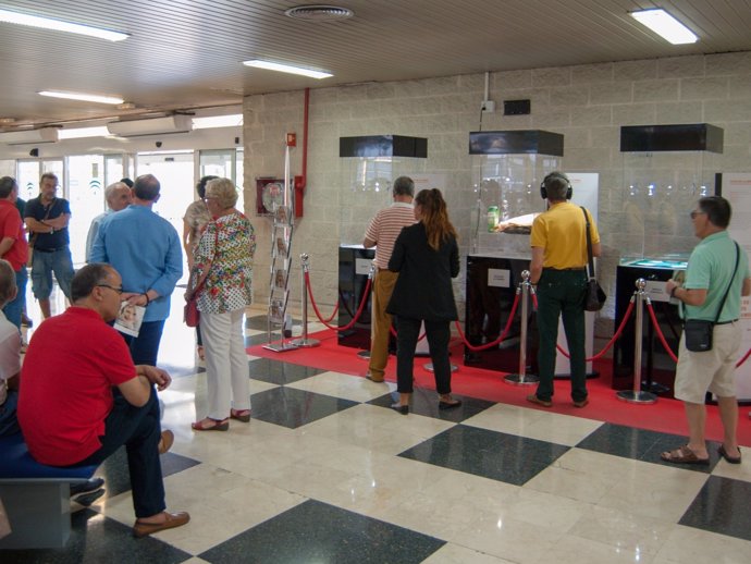 Museo de los Objetos Cotidianos recala en el Hospital Juan Ramón Jiménez.