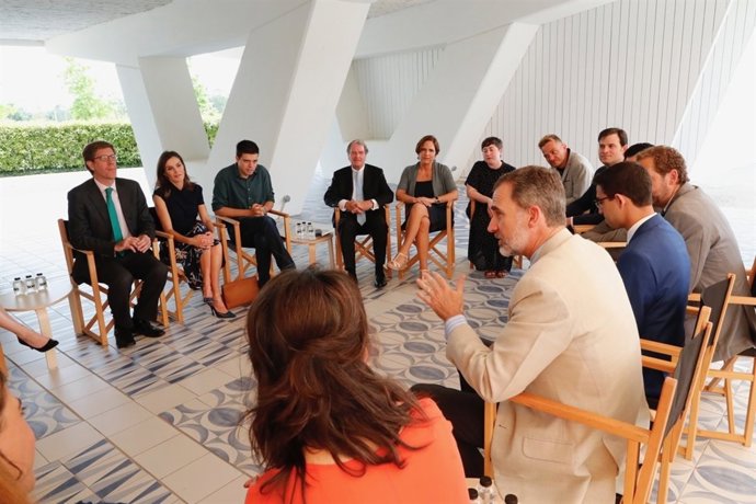 Reunió dels reis amb premiats per la FPdGi anteriors a 2018