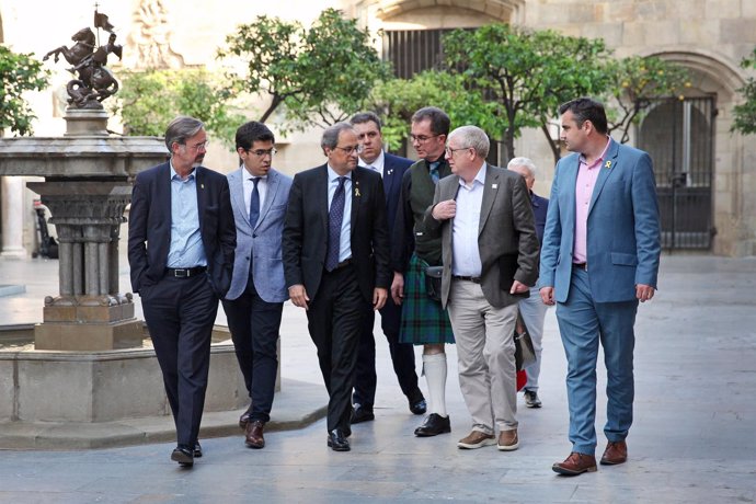 El presidente Quim Torra con miembros del APPG on Catalonia