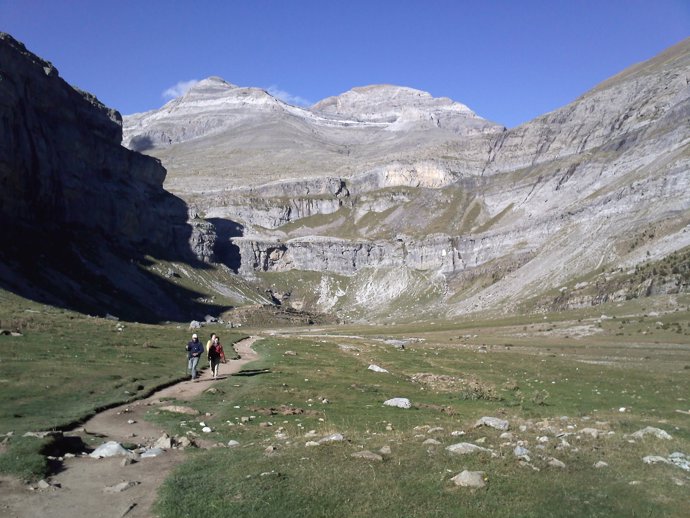Valle De Ordesa Y Monte Perdido