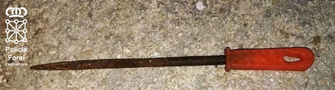 Lima presuntamente utilizada por el detenido.