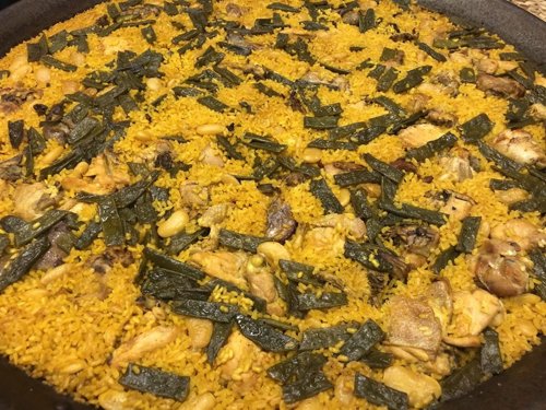 Paella típica valenciana