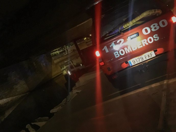Un coche de Bomberos durante el rescate en León 20-9-2018