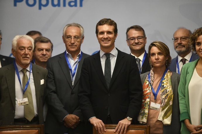 El presidente del PP, Pablo Casado, se reúne con representantes de la enseñanza 