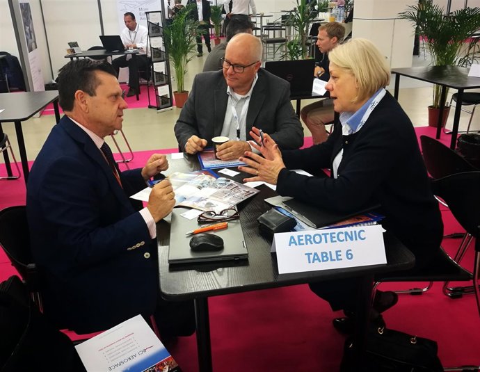 [Sevilla] Foto Y Nota De Prensa: Extenda Apoya La Presencia De Empresas Aeronáut